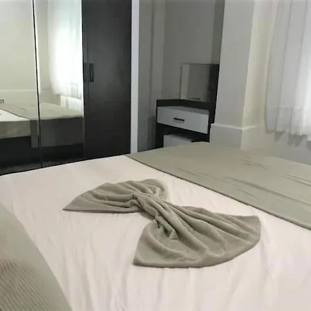 Enjoy Peace And Quiet In A Beautiful Private Home In Brilliant Location In Side Apartment
