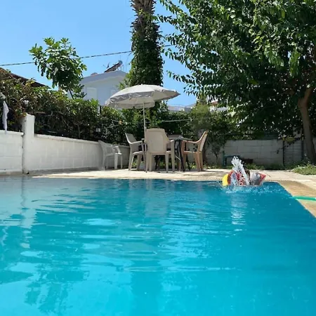Enjoy Peace And Quiet In A Beautiful Private Home In Brilliant Location In Side Apartment Side