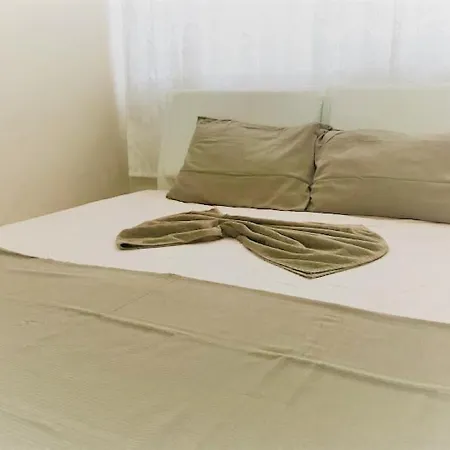 Enjoy Peace And Quiet In A Beautiful Private Home In Brilliant Location In Side Side