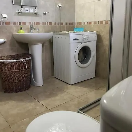 Enjoy Peace And Quiet In A Beautiful Private Home In Brilliant Location In Side Apartment Side